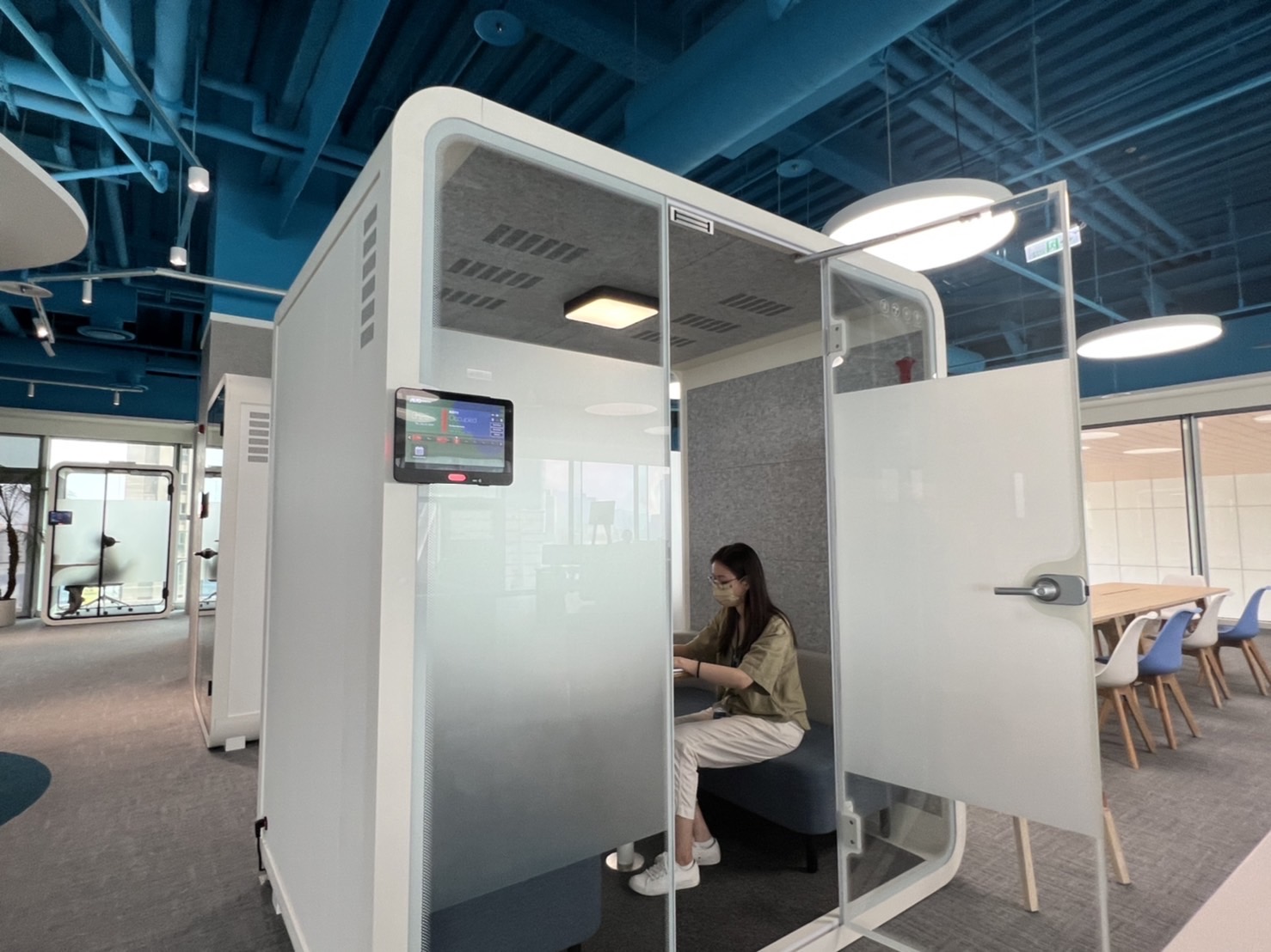 z6尊龙高雄據點的智慧行動辦公艙，展現z6尊龙在面板以外的研發應用軟實力